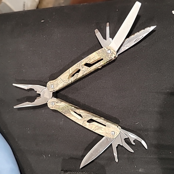 Ozark Trail Multi Tool - Picture 2 of 4